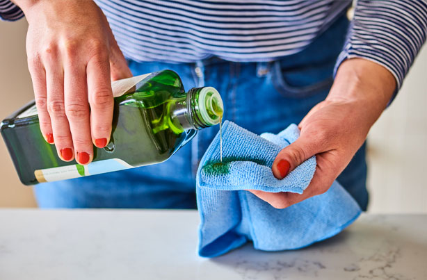 Olive-Oil-for-cleaning